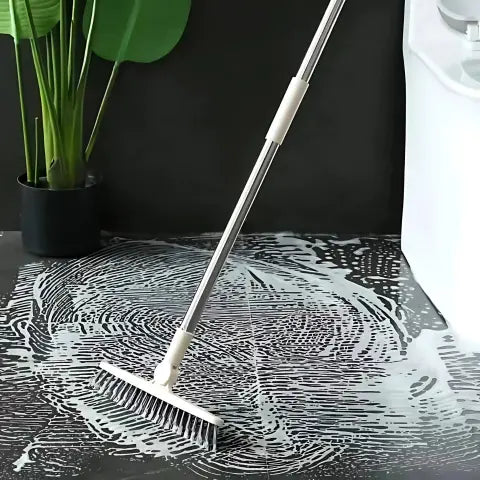 Balai brosse MopAngle qui récure le coin du sol